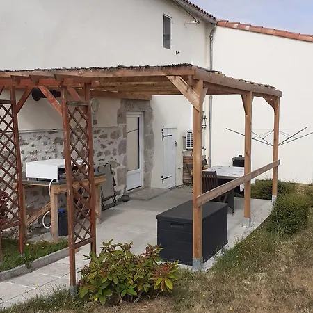 別荘 A Beaufou Avec Terrasse Privee - Fr-1-426-581